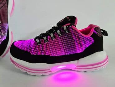 Extra model svetlecih patika Patikice cije celo nalicje svetli i deo na lalafo.rs Extra model svetlecih patika Patikice cije celo nalicje svetli i deo