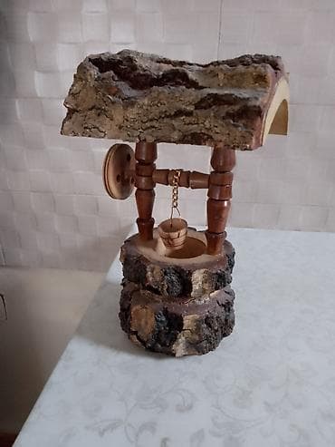 prekrivač za kutnu garnituru: Dekorativni drveni bunar – ručni rad, visine 30 cm. - Materijal: puno — 1