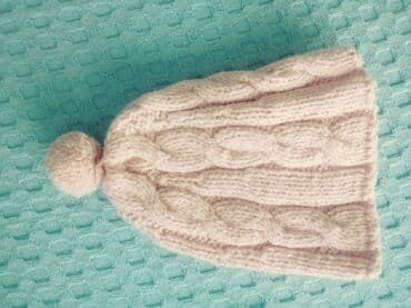 Ostale dečije stvari: Svo troje rucni rad, dve kape i jedne zepice, za devojcicu, 2-3 — 4