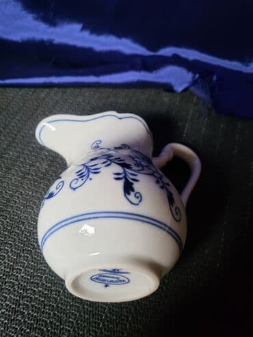 oprema za krevetac: Nov,vintaz bokal za mleko,original cvibl mustra. Nov porcelanski — 9