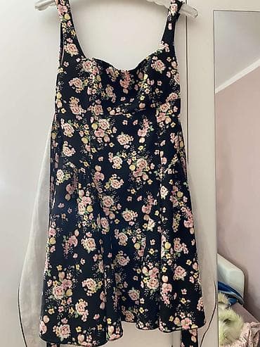 Beauty & Care: Haljina sa cvetnim printom - Model: kratka haljina A-kroja sa širokim — 1