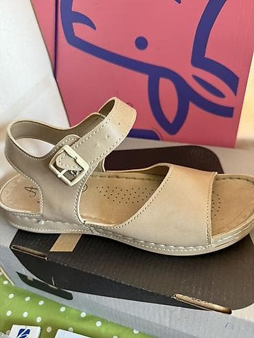 Bež ženske sandale sa kaišem i kopčom - Model: otvoreni prsti i peta