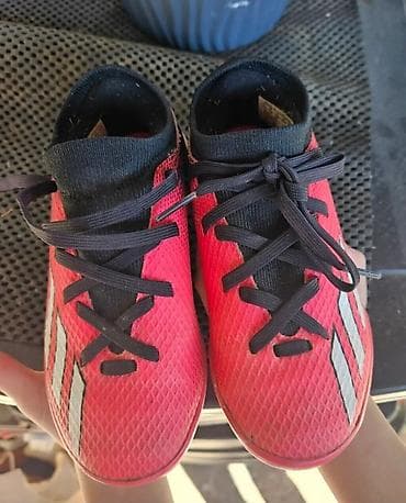 Dečije fudbalske patike za veštačku travu Model: Adidas (turf