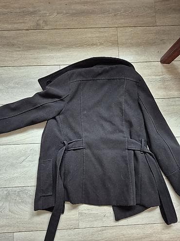 patike a: Crni ženski kaput sa pojasom - Kroj: strukirani kratki kaput/peacoat — 4