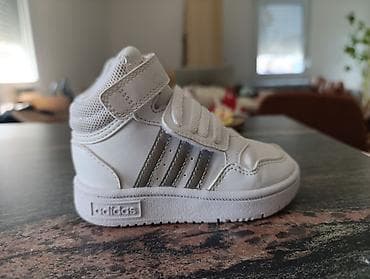 bmw auto za decu: Na prodaju Adidas patike za devojčice, broj 22. Patike su nošene — 1