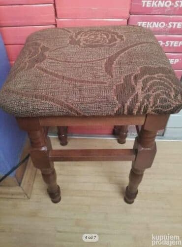 Kreveti: Hoklice 30€ slanje bexom

visina 55cm sediste 35x35 — 3