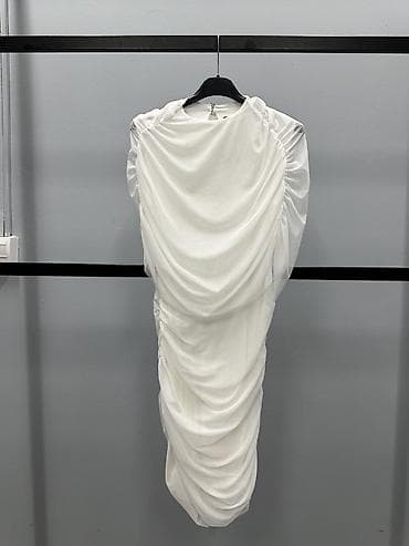 parfemi zenski: ✅Elegantna ženska mini haljina sa drapiranim tilom
✅2600 din — 5