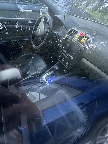 migavac za retrovizor golf 5: Volkswagen Golf V, srebrna boja, 5 vrata (hečbek). Alu felne sa VW — 3