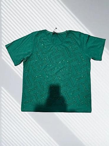 mango ženske torbe: Zelena ženska majica kratkih rukava

- Boja: smaragdno zelena
XL, XXL — 1