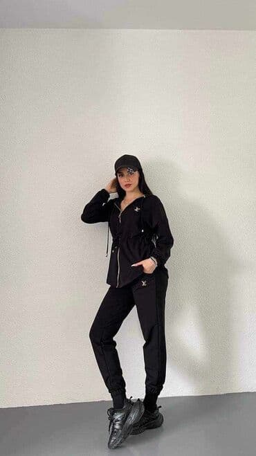 Veličine od S do 2XL
Cena 4400 din na lalafo.rs Veličine od S do 2XL
Cena 4400 din