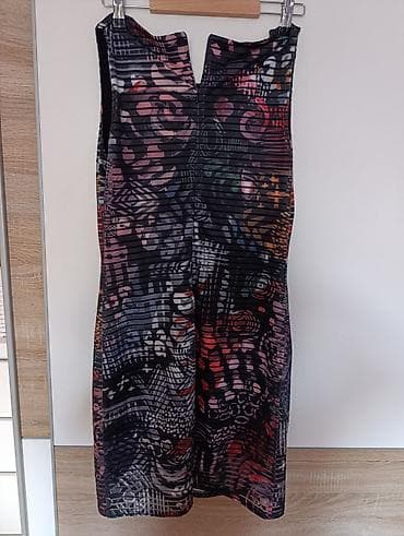 Desigual haljina bez rukava, veličina M. - Kroj: uska, dužina do