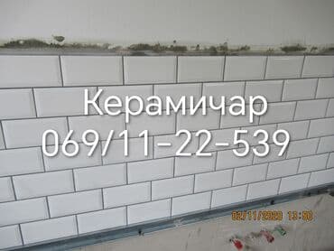 Radnik na završnim radovima. Iskusan