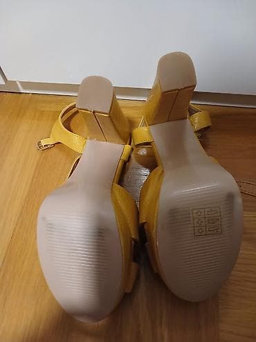 nike shox nz: Ženske sandale na platformu i visoku blok štiklu, brend KOMER. Boja — 4
