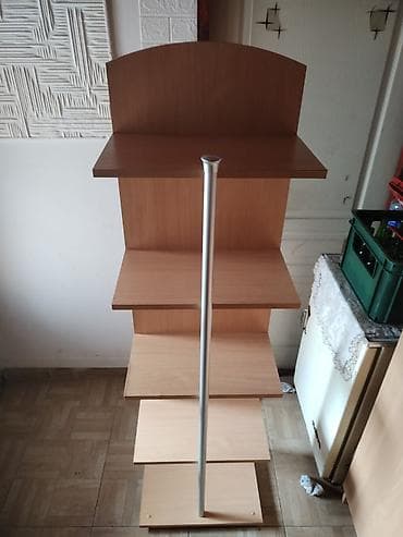 Ugaone garniture: Drvena polica/regał za izlaganje sa centralnom aluminijumskom šipkom — 7