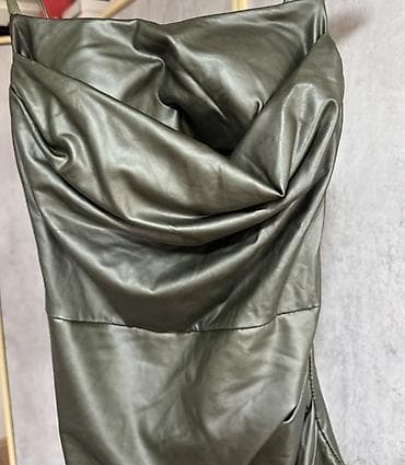 džemper haljina: Elegantna midi/duga haljina sa bretelama – maslinasto zelena, efekt — 3