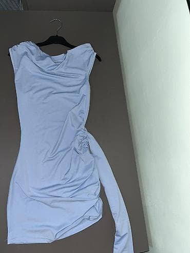 essenza mini: Elegantna mini haljina bez rukava – svetloplava - Kroj: uska silueta — 1