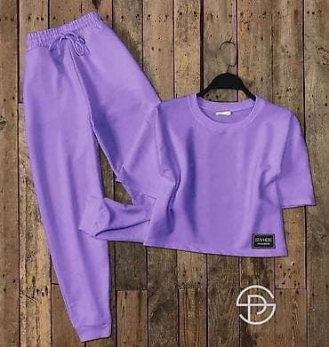 Gornji i donji deo: Ženski komplet trenerke – crop majica i donji deo - Model: dvoječni — 6