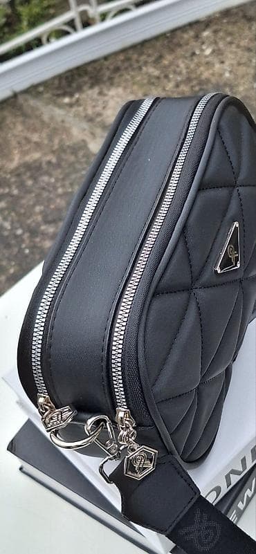 liu jo torbe snizenje: 2200 din — 3