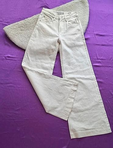 stitch stvari za školu: ⚜️ FARMERICE 
⚜️Za velicine pitajte 
⚜️Cene od 1.500 do 2.300 dinara🟨🟨 — 1