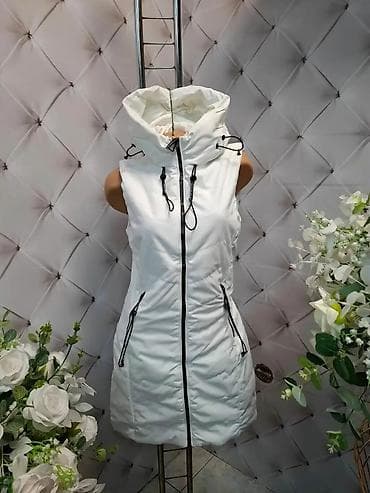 Ženska prošivena prsluk-haljina sa kapuljačom - Dužina do iznad