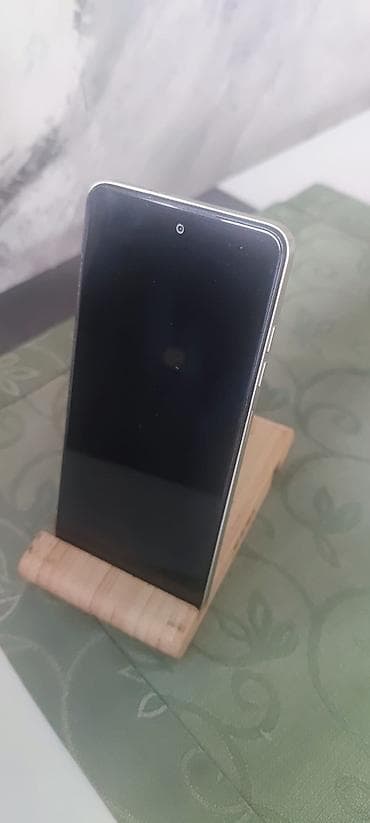 Video igre i konzole: Pametni telefon sa velikim ekranom i trostrukom zadnjom kamerom - — 3