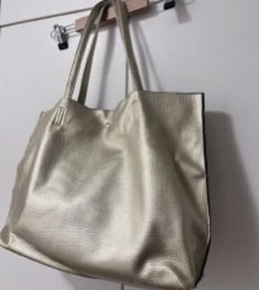 duge dukserice zenske: Prostrana ženska torba – zlatno/bež tote - Model: tote/shopper torba — 1