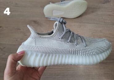 torbice za devojke: Yeezy boost CENA 3650DIN✅️ GAZISTA 37(23,5); 38( 24,5); — 2