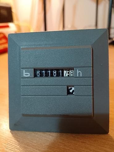 Brojač radnih sati (ugradni, mehanički) - Napajanje: 230 V, 50 Hz