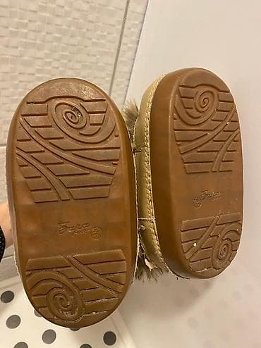Venčanice i aksesoari: ZARA 26/27 moonboots Kao eskimi 064 javite se na Viberu. 156 Ovde mi — 5