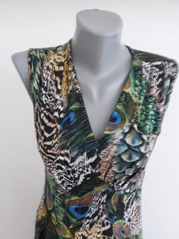 otkup svecanih haljina: Haljina Italy 4o cena 900
viskoza elastin
sirina grudi 50-60duzna 105 — 3