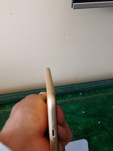 Računari, laptopovi i tableti: Apple iPhone XR– zlatna boja - Ekran 6.1" Super Retina XDR (OLED) — 4