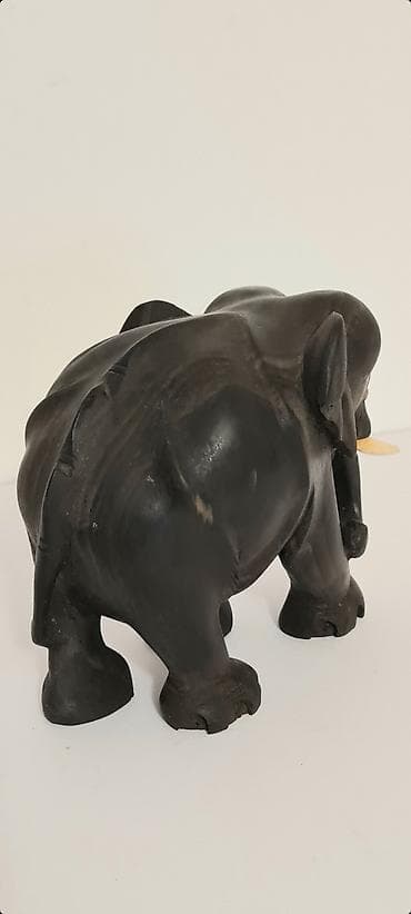 Tools & Equipment: ▪︎ Na prodaju kolekcionarska, originalna, drvena statua slona. - Veoma — 4