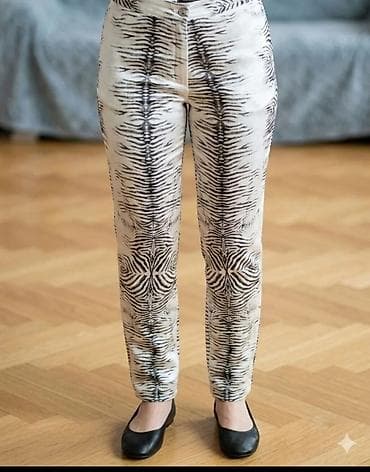 Women's Footwear: Ženske pantalone sa animal printom (crno-beli/tigri motiv) - Kroj — 1