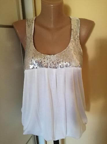Bela Kiabi majica velicina 42/44. Ali odgovara za M. Sa krljustima