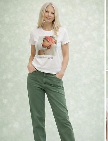 helanke za punije: Bela pamučna majica kratkih rukava sa printom ženskog lika sa crvenom — 1