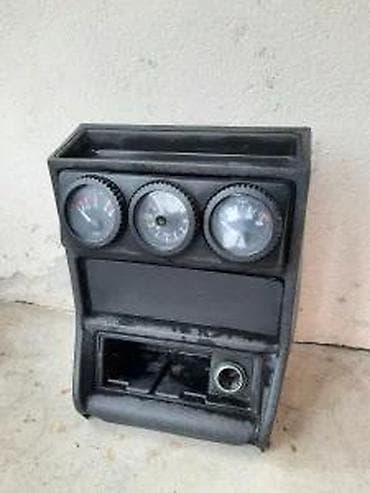 ford fiesta instrument tabla: KONZOLA SA SATICIMA VW GOLF MK2 | Dobro stanje — 1