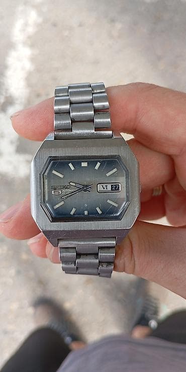mona kais: Seiko 5 automatski ručni sat – vintage pravougaoni model sa — 1