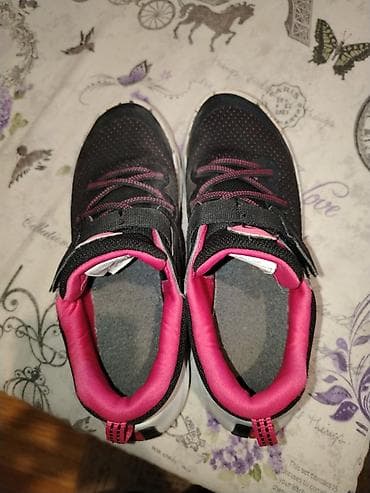 women secret obuca: Dečije sportske patike – crno/ružičaste - Model: patike sa elastičnim — 2