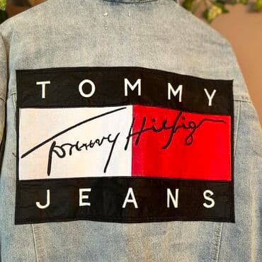 jakna spitfajer: Tommy Jeans teksas jakna, svetlo ispranog denima. Na leđima veliki — 3