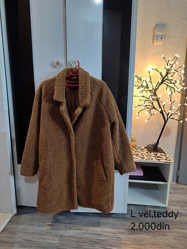Teddy kaput, L veličina. Topao, mekan i voluminozan “teddy” materijal na lalafo.rs Teddy kaput, L veličina. Topao, mekan i voluminozan “teddy” materijal