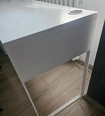 radni stolovi novi sad: Radni sto – beli, visokog sjaja, sa fiokama i otvorom za kablove - — 4