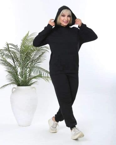 plisane trenerke za punije dame: Komplet trenerka za punije dame L do 4xl
4200 — 6