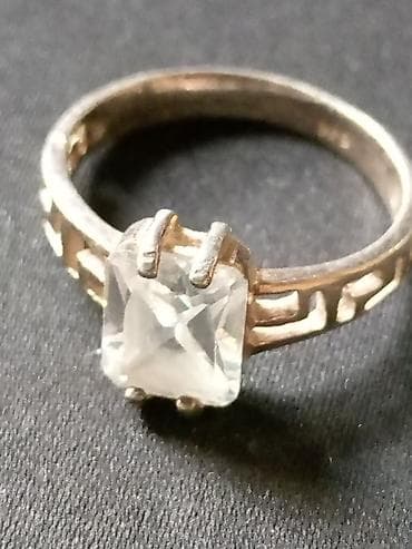 Srebrni prsten sa prozirnim kamenom (oznaka 925) - Materijal: srebro na lalafo.rs Srebrni prsten sa prozirnim kamenom (oznaka 925) - Materijal: srebro