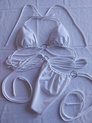 mx 720 818 white: Beli dvodelni bikini sa metalnim prstenovima - Model: trokutasti — 2