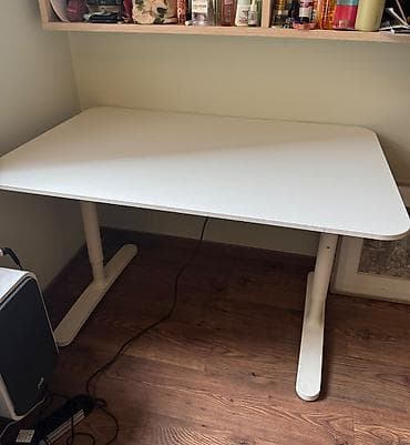 Stilski nameštaj: Prodajem Ikein podesivi radni sto dimenzija 120x80. Očuvan, neoštećen — 2