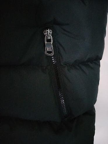 Kaputi i mantili: Muški pufnast prsluk bez rukava, crne boje. Detalji: - Visoki kragn i — 4