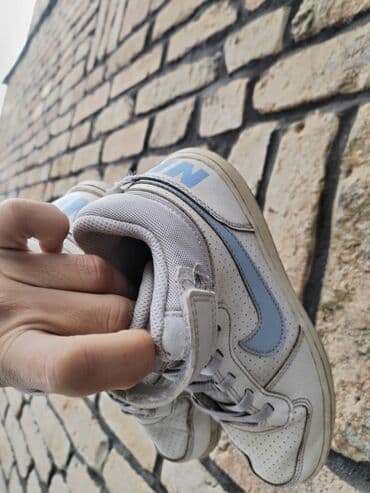 patike 32: Nike patike za decake br 33
Jedna malo zagrebana napred — 3