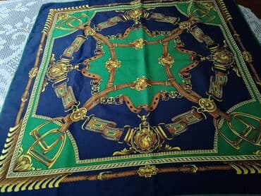 Women's Clothing: Dve elegantne ženske marame – kvadratnog formata. 1) Svilenkasta — 2