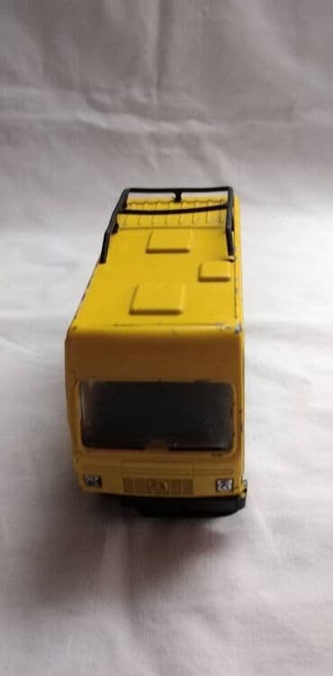 replay torbe na rame: Autic kamper Mercedes Tabber 12 cm.,fali l.deo pr.branika — 2