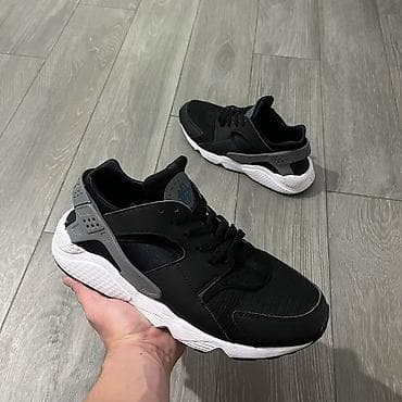 jordanke 1: Nike Air Huarache   Stanje: Kao nove samo prošetane  Velicina: 44- — 1